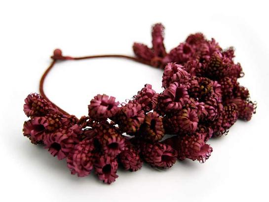 collar flores papel
